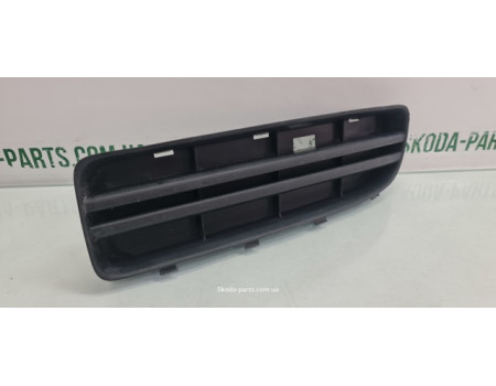 Решітка бампера передня ліва Skoda Octavia tour 1U0807367C VAG (1U0807367C)