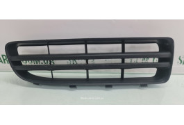 Решітка бампера передня права Skoda Octavia Tour 1U0807368C VAG (1U0807368C)