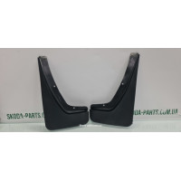 Бризговики задні комбі Skoda Octavia Tour 1U0821821C VAG (1U0821821C)