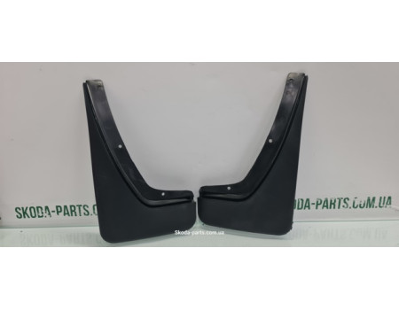 Бризговики задні комбі Skoda Octavia Tour 1U0821821C VAG (1U0821821C)