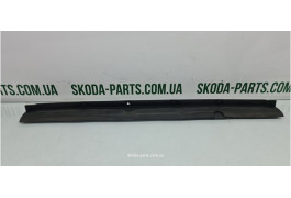 Ущільнювач капоту Skoda Octavia Tour 1U0823707 VAG (1U0823707)