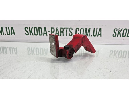 Петля завіса передніх дверей ліва верхня Skoda Octavia Tour VAG (1U0831401A)