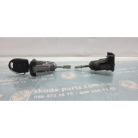 Личинка замка дверей передньої лівою правої з ключем Volkswagen Golf 4 VAG (1U0837167A)