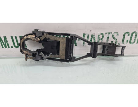 Тримач зовнішньої передньої лівої ручки відкриття дверей Skoda Octavia Tour 1U0837885A вживана VAG (1U0837885A)