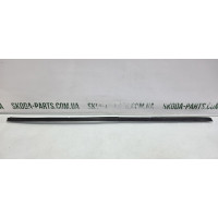 Молдинг накладка вітрового скла Skoda Octavia Tour ліфтбек VAG (1U0854327B)