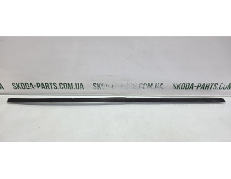 Молдинг накладка вітрового скла Skoda Octavia Tour ліфтбек VAG (1U0854327B)