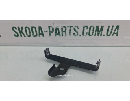 Кронштейн кріплення консолі салону Skoda Octavia Tour 1U0863350A вживаний VAG (1U0863350A)