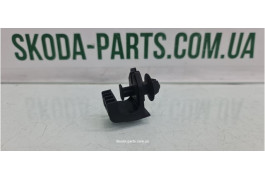 Кліпса карти дверей нижня Skoda Octavia Tour 1U0867260D VAG (1U0867260D)