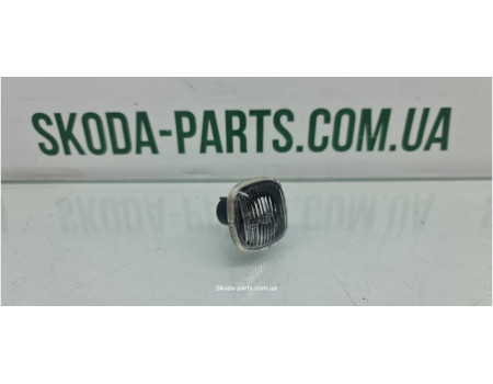 Повторювач повороту на крило Skoda Fabia New 1U0949127B VAG (1U0949127B)