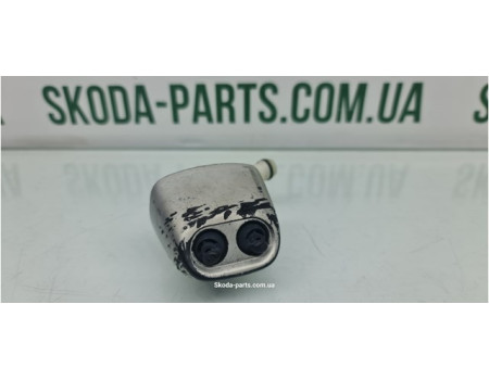 Форсунка омивача фар права рестайл Skoda Octavia Tour 1U0955104A VAG (1U0955104A)