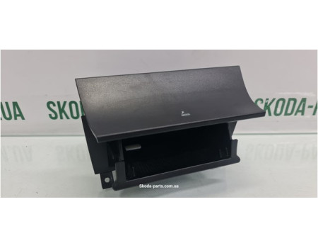 Пепельниця Skoda Octavia Tour 1U1857962 VAG (1U1857962)