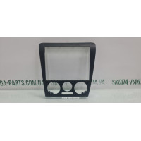 Рамка магнітоли Skoda Octavia Tour 1U1863399 VAG (1U1863399)
