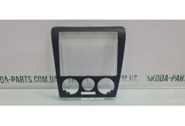 Рамка магнітоли Skoda Octavia Tour 1U1863399 VAG (1U1863399)