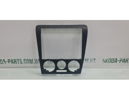 Рамка магнітоли Skoda Octavia Tour 1U1863399 VAG (1U1863399)