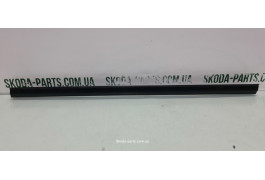 Ущільнювач скла дверей внутрішній передній лівий Skoda Octavia Tour VAG (1U4837471A)