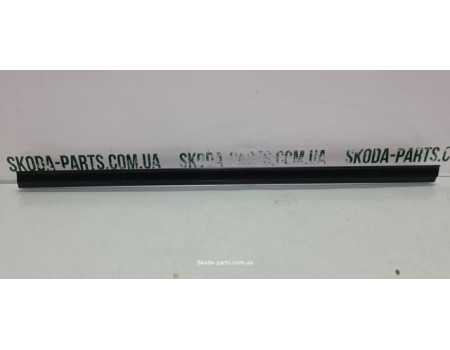 Ущільнювач скла дверей внутрішній передній лівий Skoda Octavia Tour VAG (1U4837471A)