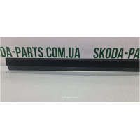 Ущільнювач скла дверей Skoda Octavia Tour 1U4837472A VAG (1U4837472A)