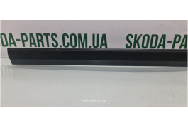 Ущільнювач скла дверей Skoda Octavia Tour 1U4837472A VAG (1U4837472A)
