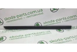 Молдинг задніх правих дверей Skoda Octavia Tour рестайл VAG (1U4853754C)