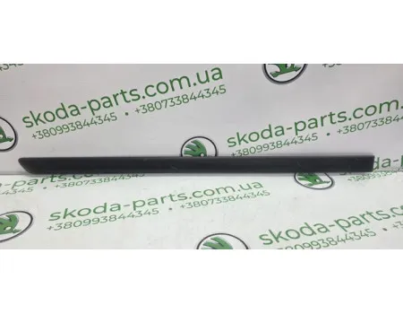 Молдинг задніх правих дверей Skoda Octavia Tour рестайл VAG (1U4853754C)