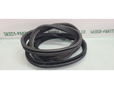 Ущільнювач дверей передніх лівих Skoda Octavia Tour вживаний 1U4867365D VAG (1U4867365D)