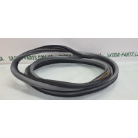 Ущільнювач передній лівий сірий Skoda Octavia Tour VAG (1U4867365DA)