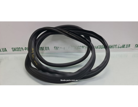 Ущільнювач дверей задній ліфтбек рестайл Skoda Octavia Tour 1U4867367D VAG (1U4867367D)