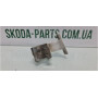 Завіса кришки багажника права ліфтбек Skoda Octavia Tour 1U6827302 вживана VAG (1U6827302)