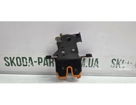Замок кришки багажника ліфтбек Skoda Octavia Tour 1U6827501A VAG (1U6827501A)
