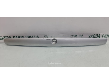 Планка підсвітки номерного знаку кришки багажника Skoda Octavia Tour VAG (1U6827577E)