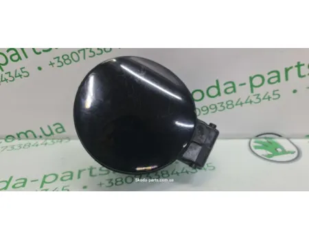 Лючок паливного бака комбі чорний Skoda Octavia Tour 1U9809857E VAG (1U9809857E)