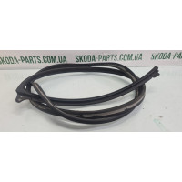Ущільнювач права дверка Skoda Octavia Tour 1U9810958A  вживаний VAG (1U9810958A)