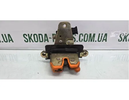 Замок кришки багажника комбі Skoda Octavia Tour 1U9827501B VAG (1U9827501B) Замок кришки багажника комбі Skoda Octavia Tour 1U9827501B VAG (1U9827501B)