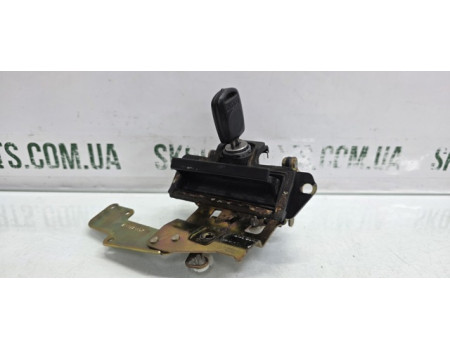 Личинка з ключем відмикання кришки багажника Skoda Octavia Tour універсал 1U9827565G VAG (1U9827565G)