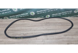 Ущільнювач кришки багажника ляди Skoda Octavia Tour універсал VAG (1U9827705E)