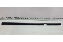 Ущільнювач скла внутрішній задній лівий Skoda Octavia Tour 1U9839471A вживаний VAG (1U9839471A)