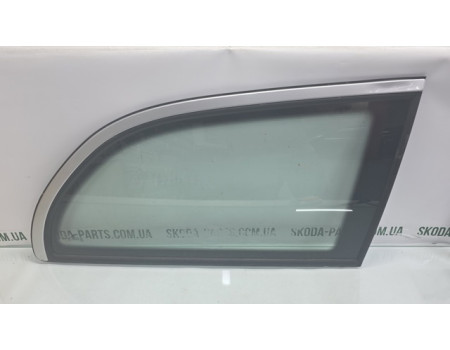 Скло багажного відсіку праве Скло кузова праве Skoda Octavia Tour універсал 1U9845298A VAG (1U9845298A)