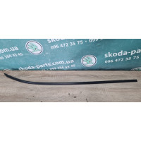 Накладка вітрова скла ліва Skoda Octavia tour вживана 1U9853705E VAG (1U9853705E)