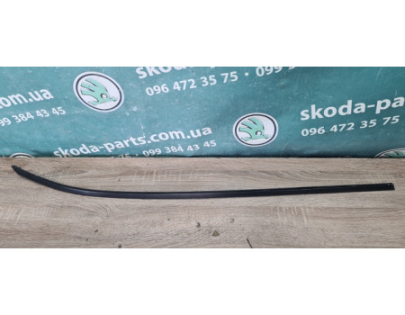 Накладка вітрова скла ліва Skoda Octavia tour вживана 1U9853705E VAG (1U9853705E)