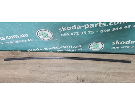 Накладка заглушка криші ліва Skoda Octavia tour вживана 1u9853705f VAG (1U9853705F)