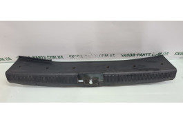 Накладка замка багажника комбі Skoda Octavia tour вживана 1U9863485 VAG (1U9863485)