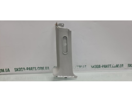 Накладка задньої стійки права комбі Skoda Octavia Tour VAG (1U9867296C)