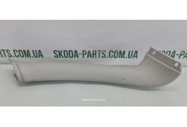 Накладка кришки багажника ліва комбі Skoda Octavia Tour 1U98677131 вживана VAG (1U98677131)