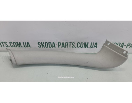 Накладка кришки багажника ліва комбі Skoda Octavia Tour 1U98677131 вживана VAG (1U98677131)