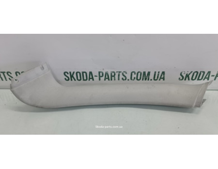 Накладка кришки багажника права комбі Skoda Octavia Tour 1U98677141 вживана VAG (1U98677141)