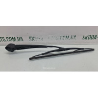 Двірник задній кришки багажника комбі Skoda Octavia Tour 1U9955707B VAG (1U9955707B)