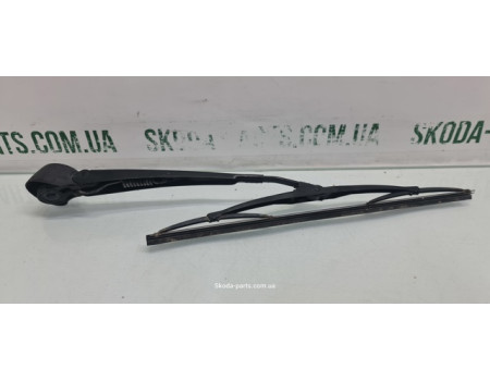 Двірник задній кришки багажника комбі Skoda Octavia Tour 1U9955707B VAG (1U9955707B)