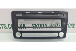Рамка магнітоли Skoda Octavia A5 1Z0035212C вживана VAG (1Z0035212C)