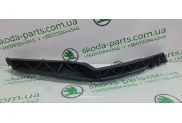 Направляюча переднього бампера права дорестайл Skoda Octavia A5 1Z0807184 VAG (1Z0807184)