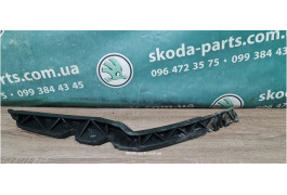 Направляюча переднього бампера права Skoda Octavia A5 1Z0807184B VAG (1Z0807184B)